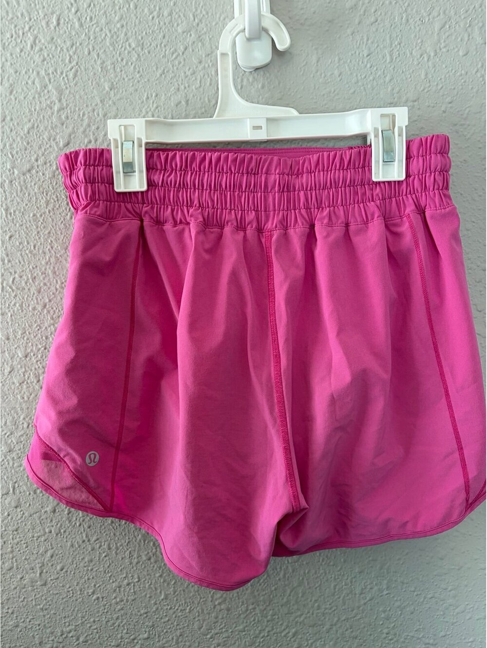 Lululemon Hotty Hot Short *High Rise Long 4in Pink size 6. EUC. $58 retail. Not